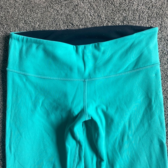 Lululemon Wunder Under reversible capris 10 - Picture 2 of 8